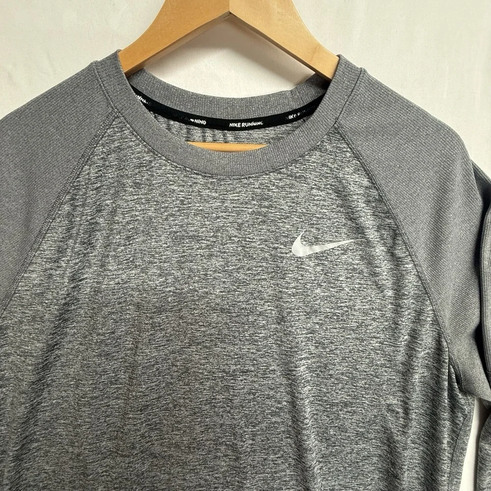Nike XL Men's Long Sleeve Gray/Black Performance Training Top - Picture 4 of 13